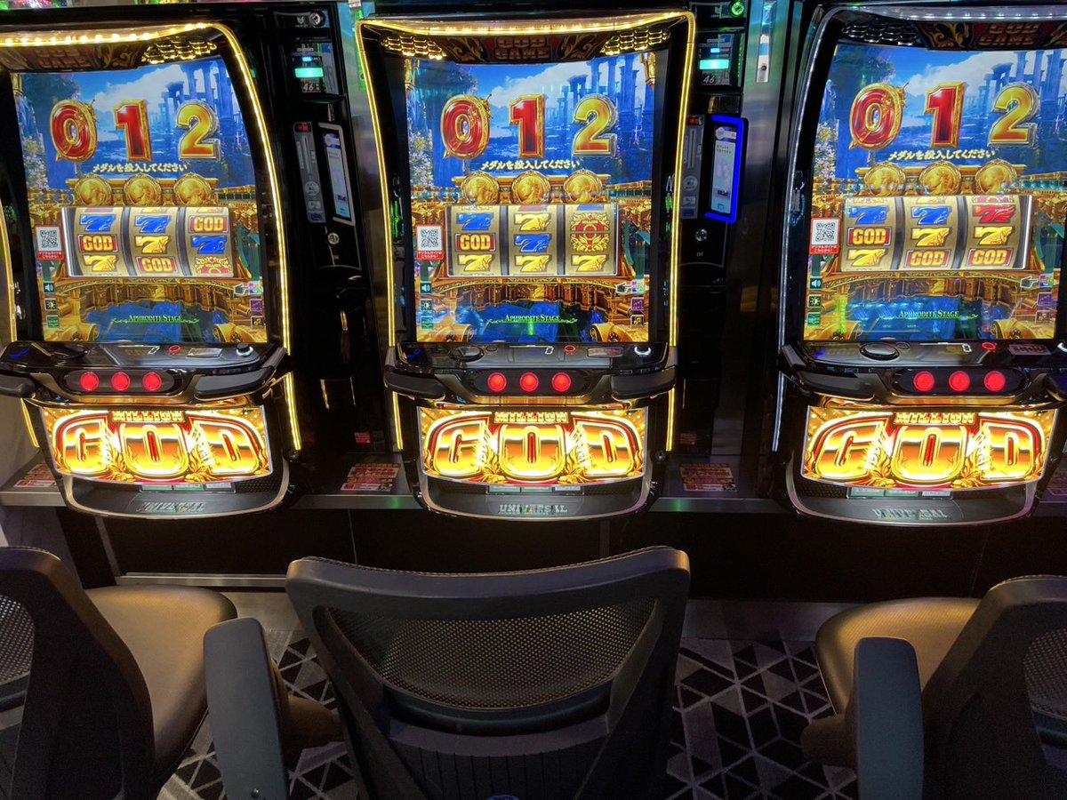 jshirakatak_777's tweet image. 新台入替2日目
当店にもGODが降臨しております。
打倒神を目指しての皆様のご来店お待ちしております👼
#GOD
#プレミアプラスラボ枚方店新館