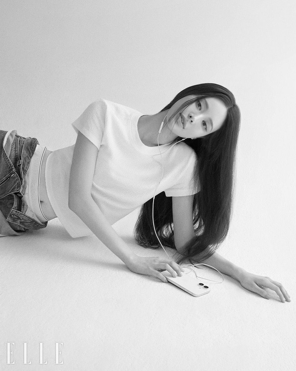 moon 🥐 tweet media