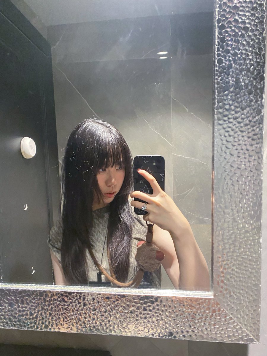 Huyeee4's tweet photo. 终于学会对镜自拍了(^^) https://t.co/hQlf4ooEDQ