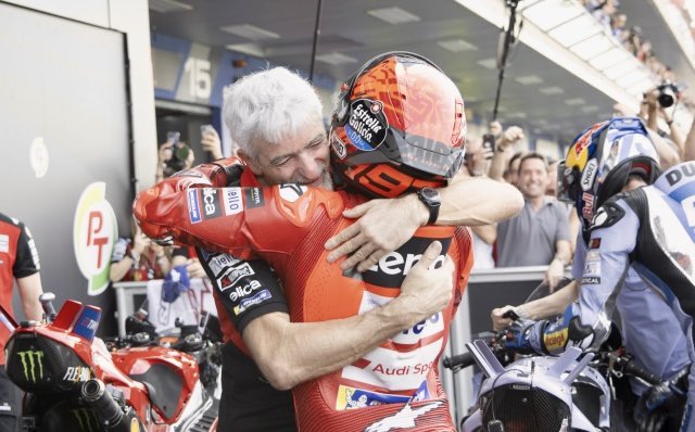 Un sorriso in pista diventa arroganza. 
Un errore diventa tradimento. 
Chi ha detto che un campione deve essere perfetto?
 #VelocitàEDestino