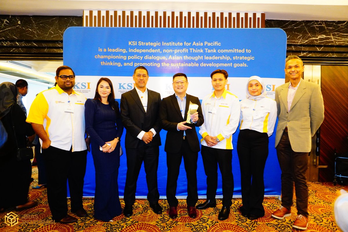 arasintegrasi's tweet photo. Proud to support MELS 2026 at The Majestic Hotel KL. Inspiring talks, demos &amp; connections on Malaysia’s AI &amp; digital future. Shoutout to our CTO Farul Mohd Ghazali.

#MELS2026 #ArasIntegrasi #EdTech #AIEconomy #DigitalMalaysia #Innovation https://t.co/YT7cEYESDH