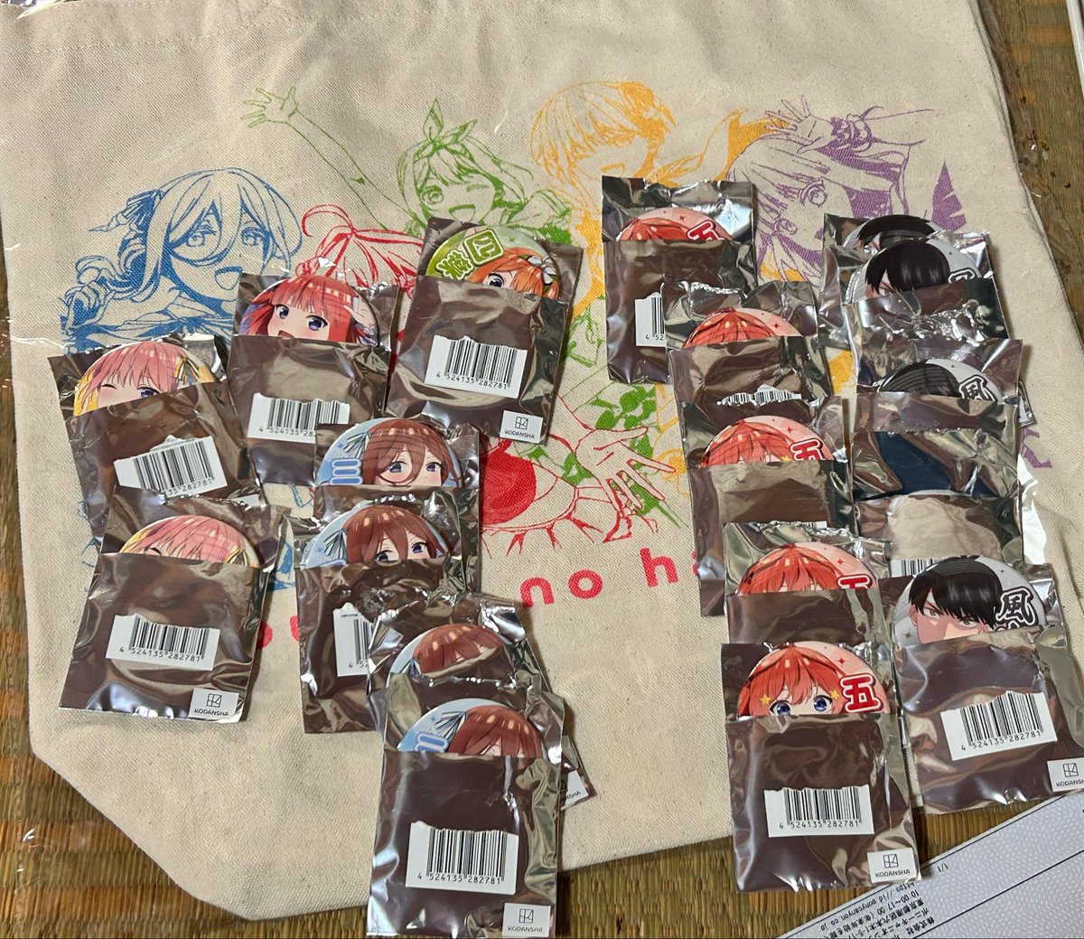 届いた！！ 缶バッジ揃い悪すぎる😅