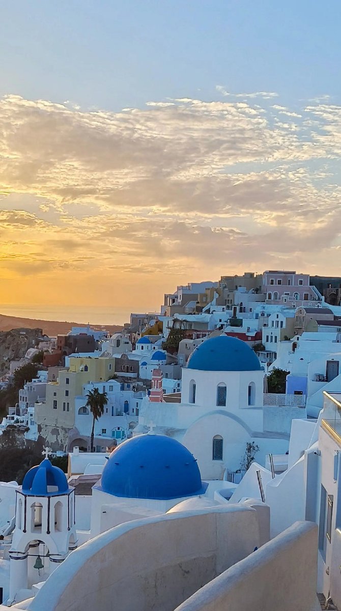 CW_ATX's tweet image. Chasing sunsets in Santorini  White-washed villages, blue domes, and the Aegean glowing gold—every view feels like a postcard come to life. Grateful for these slow, magical moments.  #SantoriniVibes #Wanderlust