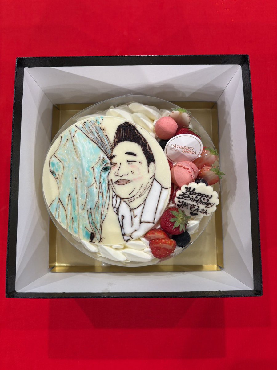 itteq_ntv's tweet photo. 本日のイッテQ収録で、 みやぞん の41歳のお誕生日のお祝いをしました🎂🎉 
イッテQに登場してから10年のみやぞんさん！
今年も様々なチャレンジをしていきます🔥🔥
恒例の全員記念ショットもお届けです📷 https://t.co/8cZLb1ELfj