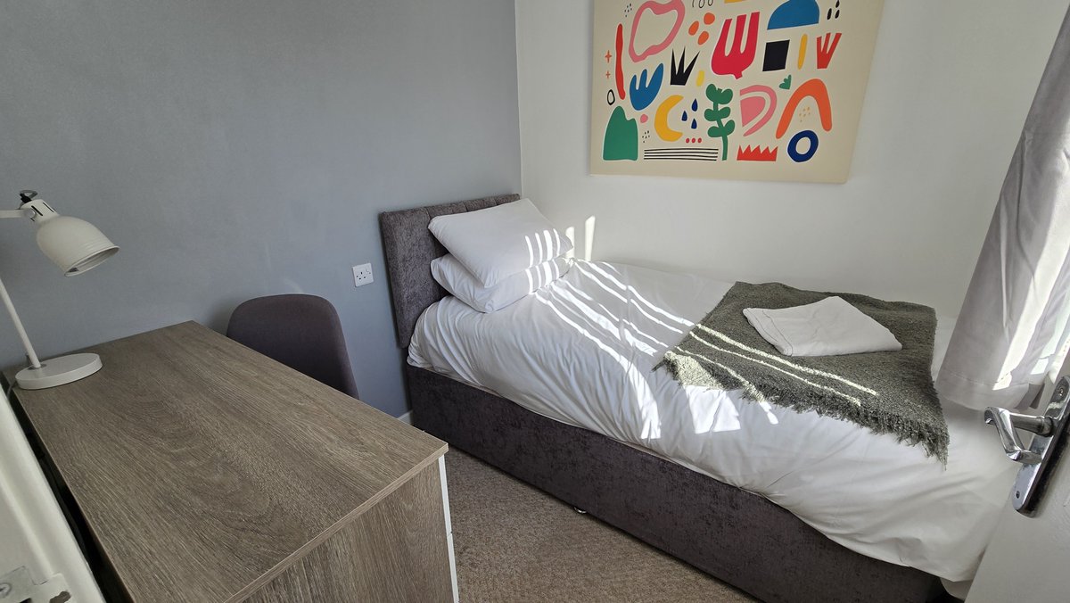 NorthEastSA's tweet image. Need a place to stay in #Middlesbrough? 3-bed house cheaper than a Hotel. Tesco, Asda, Aldi, Lidl, Morrisons all within 10 mins. 250Mbps Wifi. bit.ly/MH_BC #AirBnB #Teesside #North #boro #NorthEast