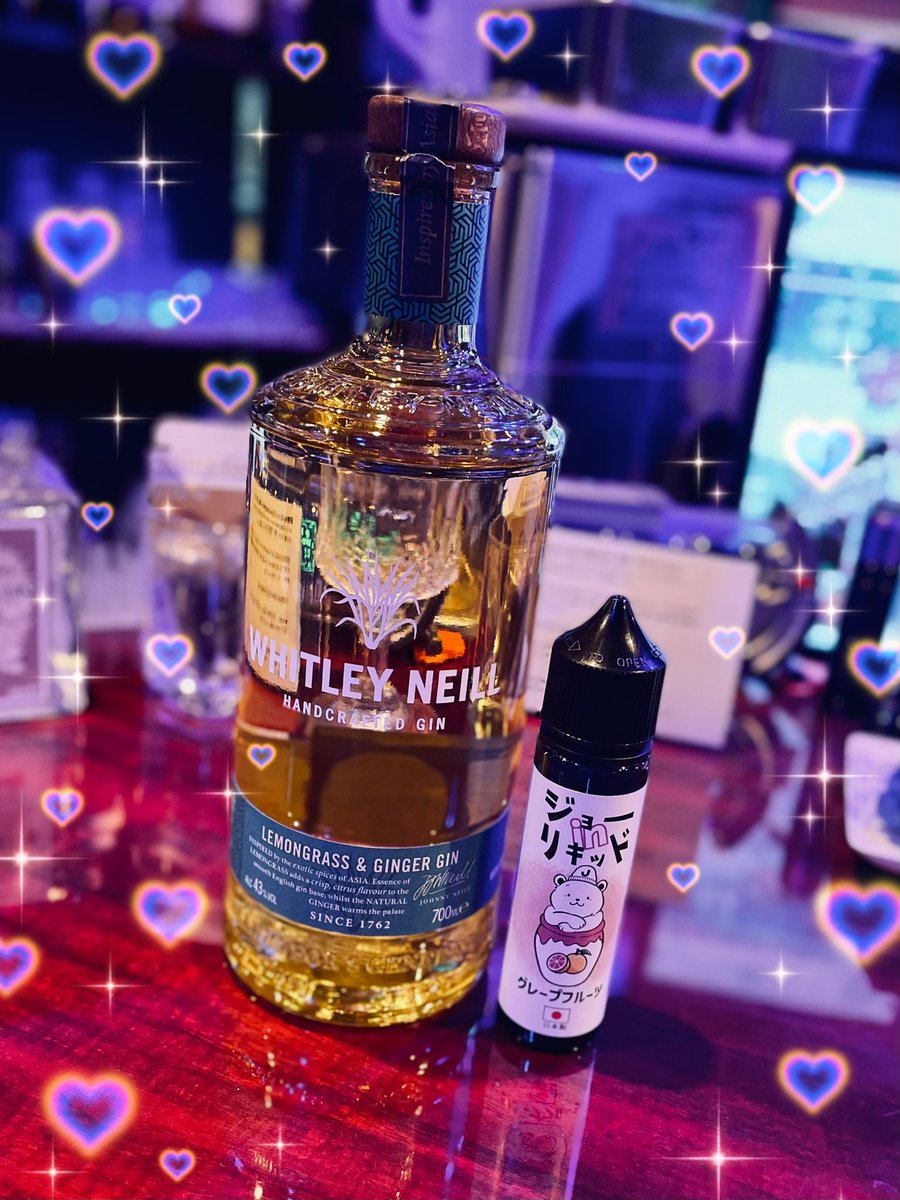 shj_akiba's tweet image. 本日のおすすめ #VAPE はこちら！

 #ジョーinリキッド🐻‍❄️のグレープフルーツ味✨️
独特な酸味とフルーティーな味わいが楽しめるリキッドです🎶

おすすめ #VAPEfusion はWhitleyNeillのレモングラス&amp;amp;ジンジャージン🥂✧︎*。
ソーダ割りが特にイチオシです♪♪

 #聖氷女教会