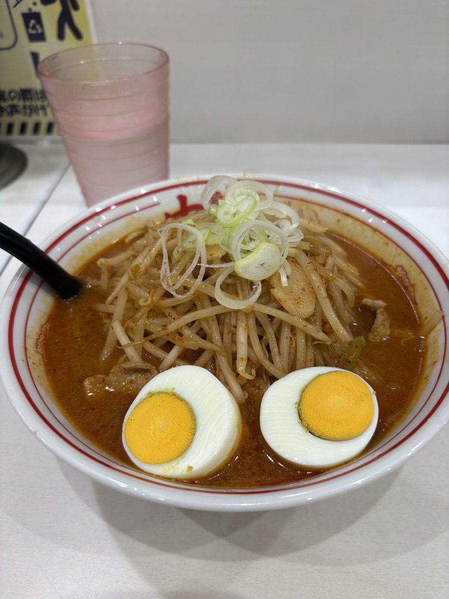 ひー、健康診断前に我慢出来んかった💦蒙古タンメン中本で味噌卵麺。しかも大盛り。