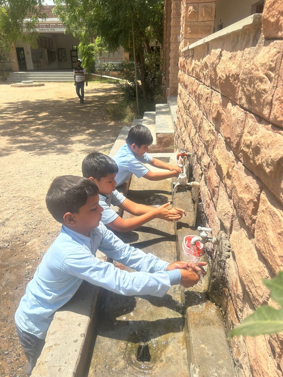 JodhpurMC_'s tweet image. स्वच्छता के प्रति जागरूक बचपन ||

नगर निगम जोधपुर और 92.7 BIG FM  द्वारा विद्यालयों में #MeraSwachhJodhpur अभियान के अंतर्गत बच्चों को #HandWashing की #Swachhadat के प्रति जागरूक किया गया |    #SwachhBharat 

@narendramodi | @PMOIndia |  @RajCMO @BhajanlalBjp | @mlkhattar