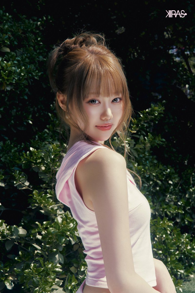 Irrelevant to aesthetic aspect of conceptual photos nor members visual, but can LB be more consistent/uniform in selecting photos next time if insisting 1 pic/day?

LL close-up 📸 Rumi half body 📸 does nex1 be full body 📸?  

<a href="/official_leanb/">린브랜딩 LeanBranding</a> 
#KIIRAS #키라스
#타타 #KIIRAS_TATA