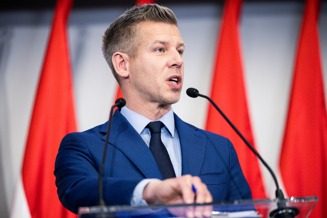 indexhu's tweet image. Magyar Péter már dönthetett, egy volt kormányzati szereplő lehet a vagyonvisszaszerzési hivatal vezetője.

index.hu/gazdasag/2026/…

Fotó: Stiller Ákos /  Bloomberg / Getty Images

#Hungary #PM #Tisza #MagyarPéter #indexhu