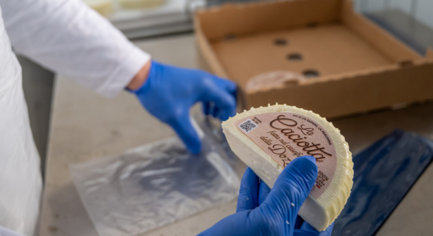 HorecaNewsit's tweet image. CRONACA PER L'IMPRESA - A Bologna il caseificio del carcere della Dozza riapre con Granarolo S.p.A.: traguardo importante che permette ai detenuti di essere coinvolti nel processo produttivo.

#horeca #foodservice

horecanews.it/ri-nasce-il-ca…