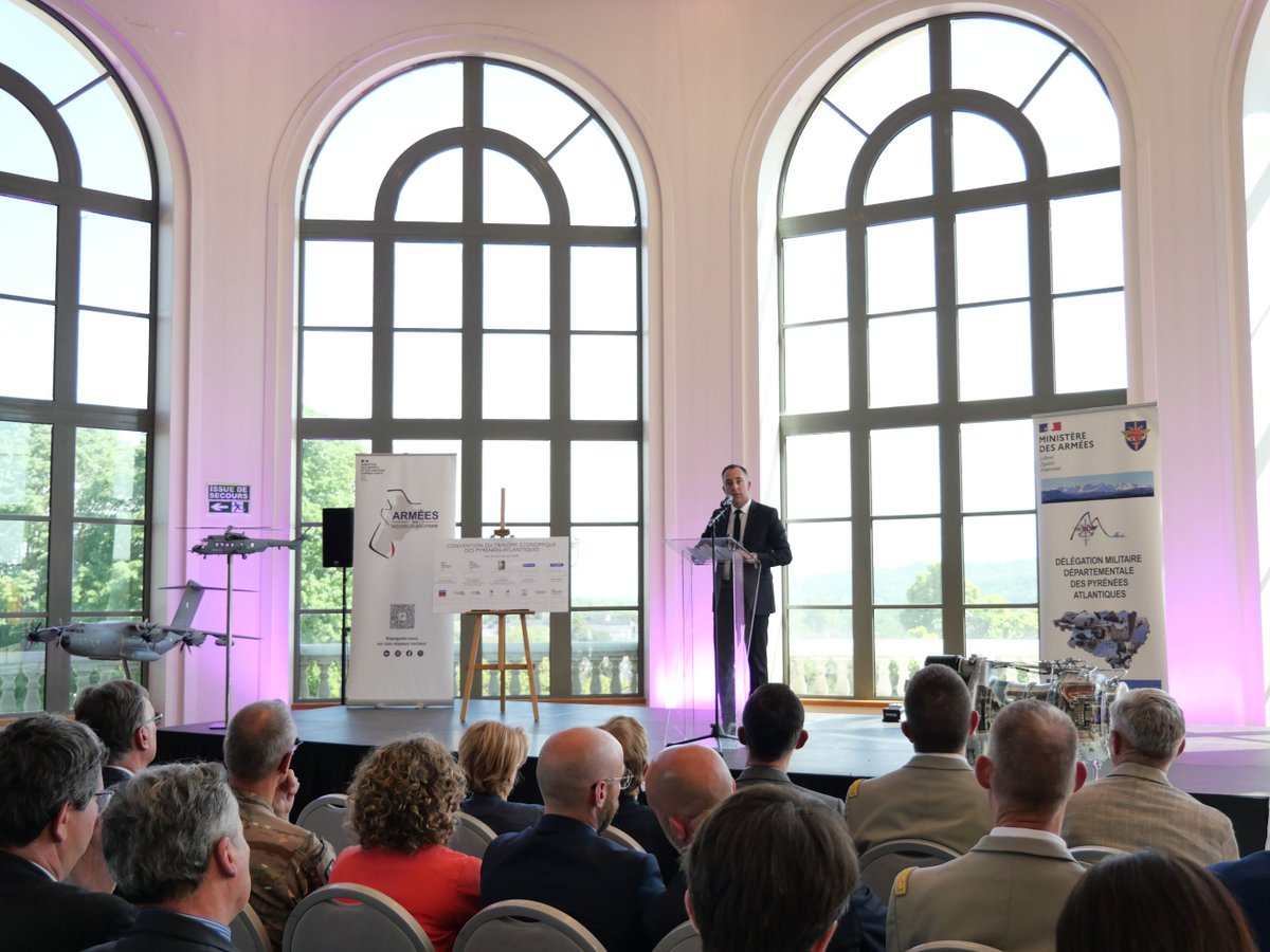 Prefet64's tweet image. #Defense | 900 postes à pourvoir dans les industries locales qui produisent des équipements militaires. Pourquoi pas vous ?

À l’occasion de la semaine des métiers de l’industrie de défense, signature de la convention du trinôme économique entre les Armées, l’association des