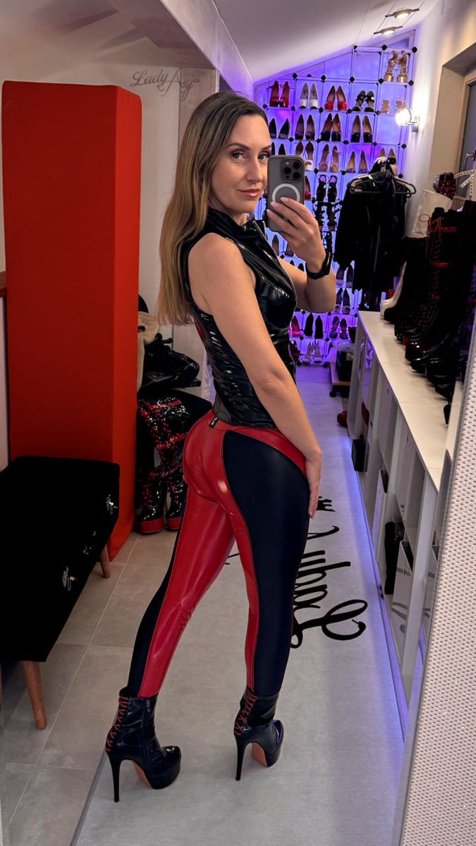 Eigentum_s's tweet image. PRIMETIME! 😈

Heute Abend ab 21 Uhr ist die wunderschöne und heiße 🔥 @herrin_ladyanja live und möchte mit uns Marionetten spielen! 😍🧎‍♂️🙏

🔗 lady-anja.com 
🔗 herrinanja.com 

#livecam #fetischlivecam #herrin #ladyanja #LAddicted