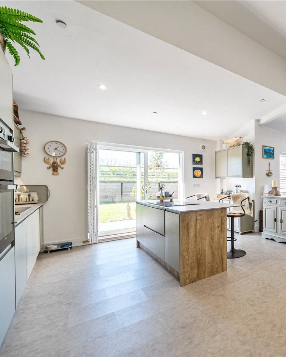 JSBridport's tweet image. New listing
#NorthPerrott #Crewkerne #Somerset
Offers in excess of £500,000

A contemporary architecturally designed #barnconversion surrounded by woodland and fields, with very light and well-proportioned rooms, with garden and studio.

jackson-stops.co.uk/properties/216…

#jacksonstops