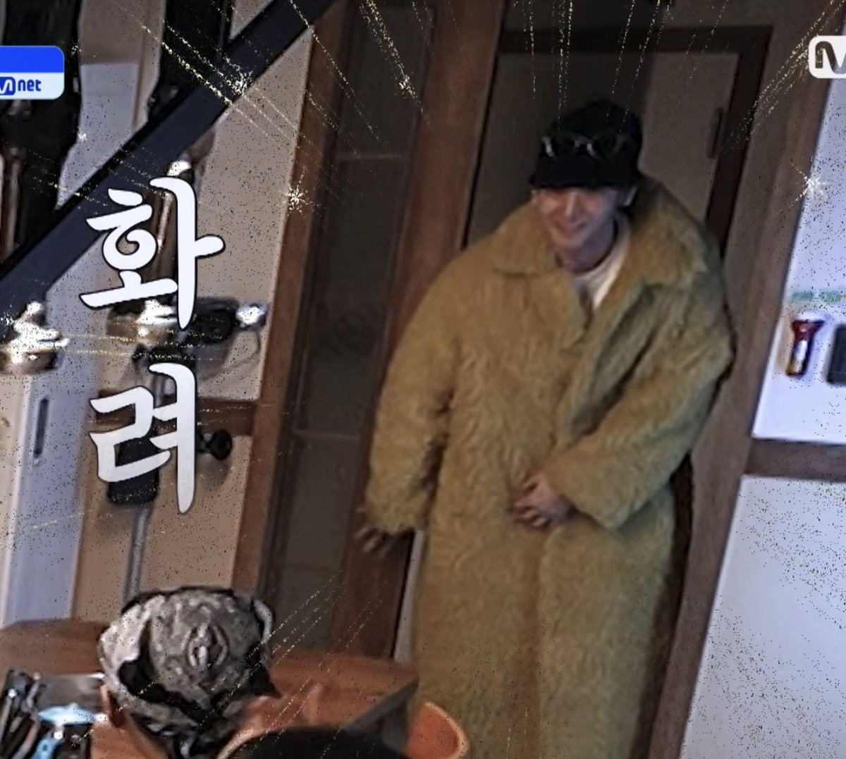 한사랑 산악회와 후라이드치킨이 공존하는 워너원고 샤갈