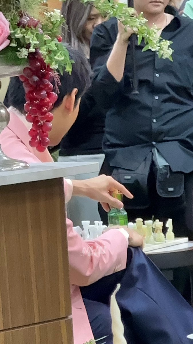 mhuu_96's tweet photo. Long time no see and you become more handsome 

CREEDxAPO AT SIAM PARAGON 

#CreedFragrancexApo

#TheHouseofCreed #WildVetiver
@nnattawin1 #ApoNattawin https://t.co/7cMGk81OKj