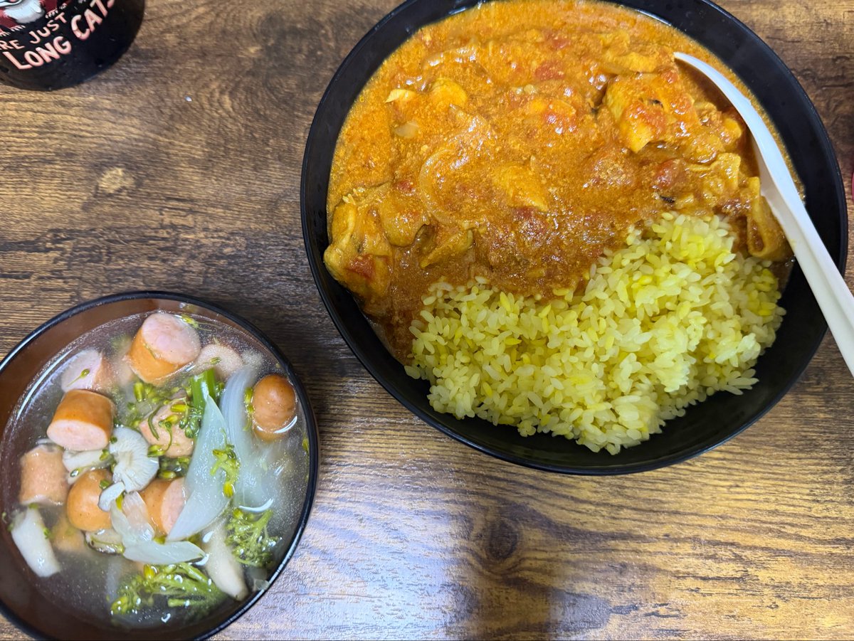 本日はトマトチキンカレーとコンソメスープですん