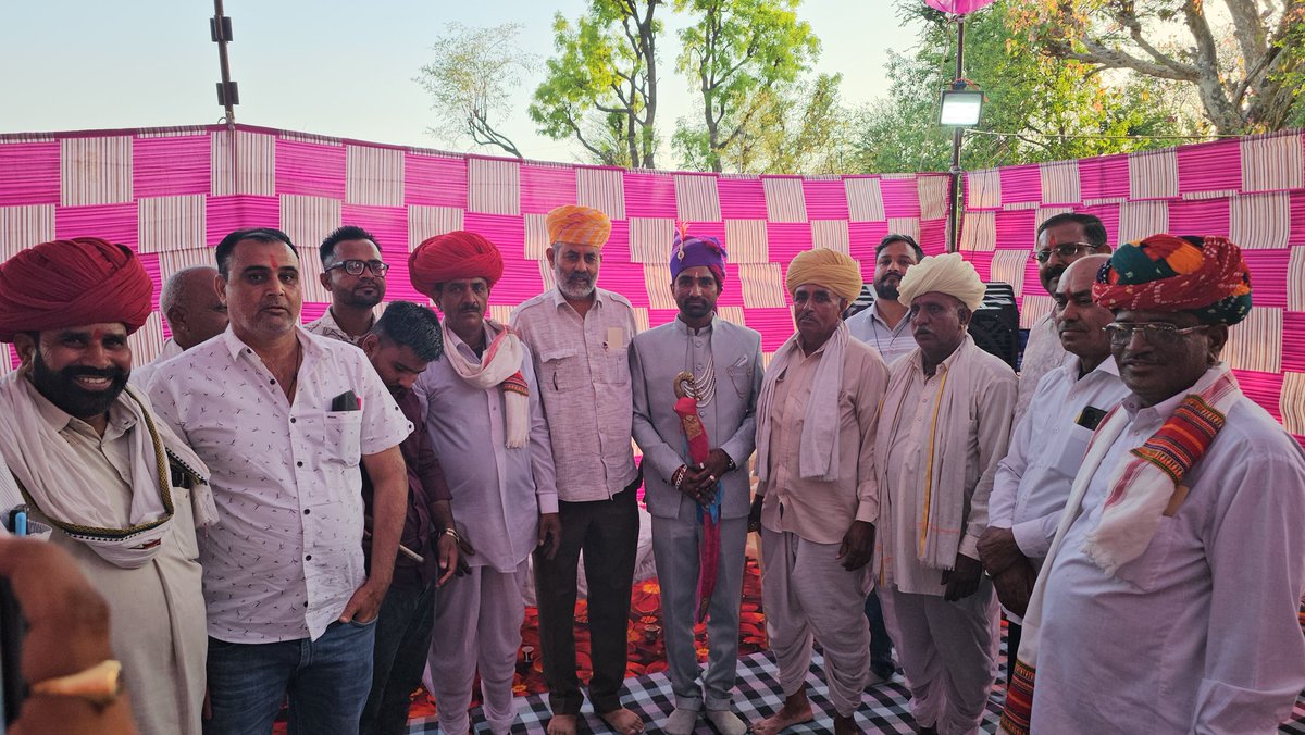 maansinghbarath's tweet image. राजसमंद परिवार में आयोजित विवाह समारोहों एवं मांगलिक कार्यक्रमों में सम्मिलित होकर नवविवाहित दंपत्ति को शुभाशीष देकर  परिवारजन को हार्दिक बधाई एवं शुभकामनाएँ दी |
इन समारोह में आप दिए गए मान सम्मान हेतु हृदय से आभार |

#rajsamand #wedding #family #rajsamandblog #maansinghbarath