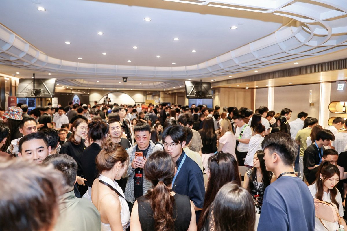 HTX_DAO's tweet image. 各位 DAO 友，HTX Genesis Hackathon 开幕峰会圆满落幕。

现场人气高涨，交流密集，
AI × Web3 与 RWA 等核心议题持续升温。

HTX DAO 将继续推进生态建设，
以稳定、透明、机构化与 AI 赋能，夯实长期价值。

感谢每一位参与与共建。

📍Hong Kong
#HTX #HTXDAO #HTX_Hackathon