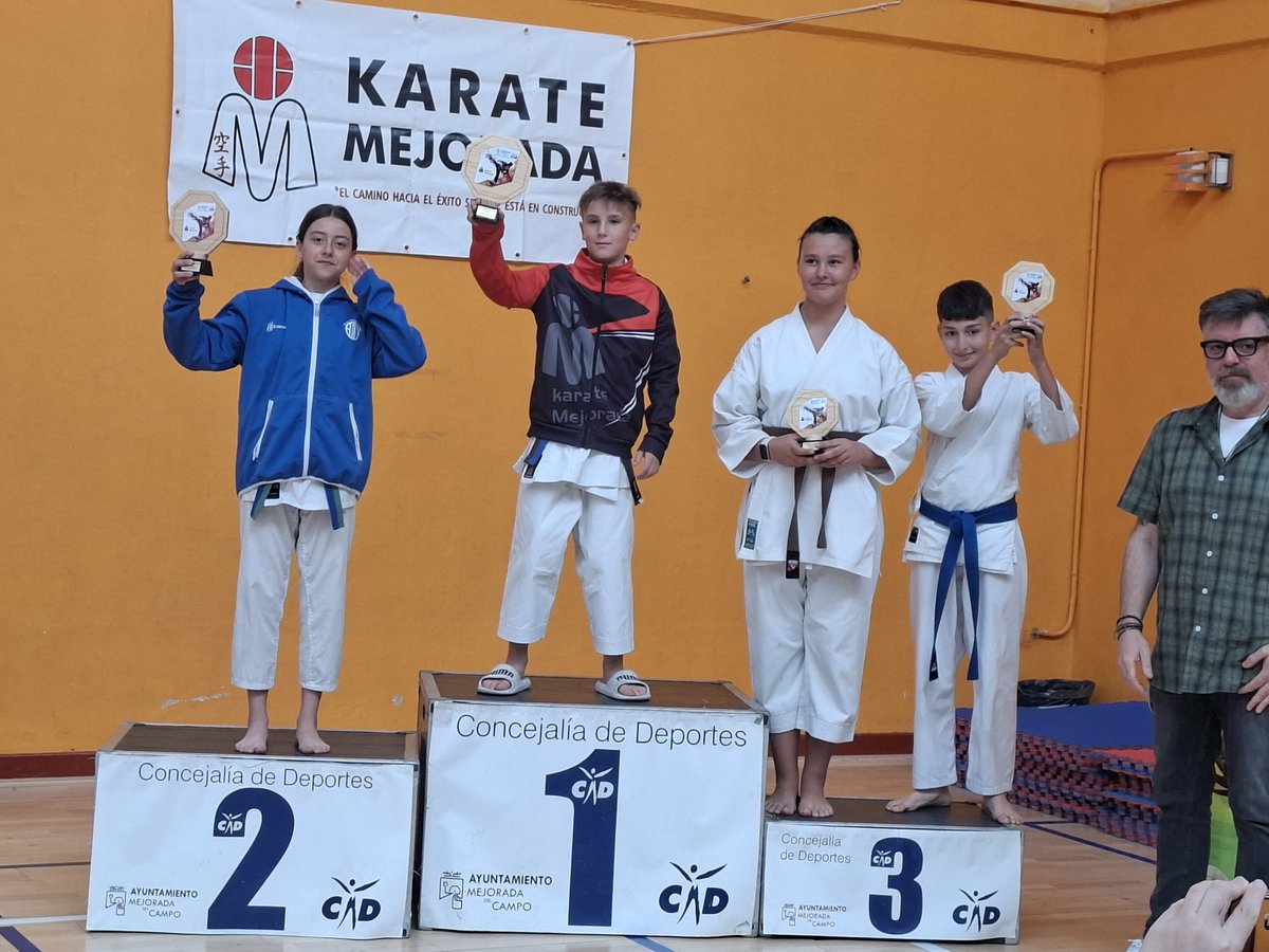 AytoMejorada's tweet image. Gran éxito del XXXVII Campeonato de #Karate Villa de Mejorada: cerca de 400 participantes y carácter benéfico a favor de Me Ves? – Autismo.

El club local logró 16 trofeos individuales y 2 por equipos.

Con la colaboración de la Concejalía de #Deportes