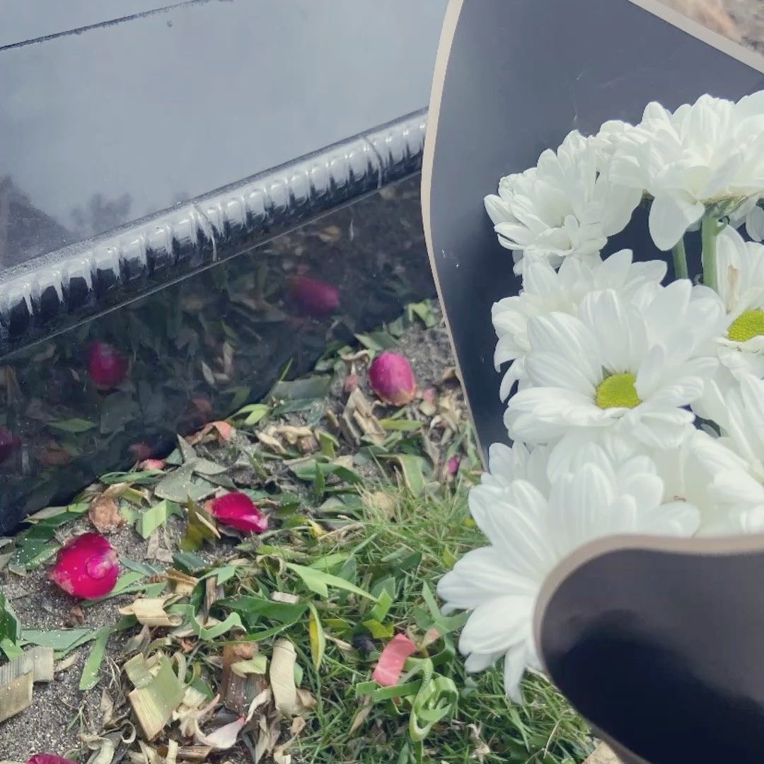 atlanhis's tweet photo. ⠀
⠀
Happy Kartini Day.
For the women who continue to stand, to fight, and to bloom—no matter what they’ve lost along the way.
⠀
⠀ https://t.co/rqtHgkLPy8