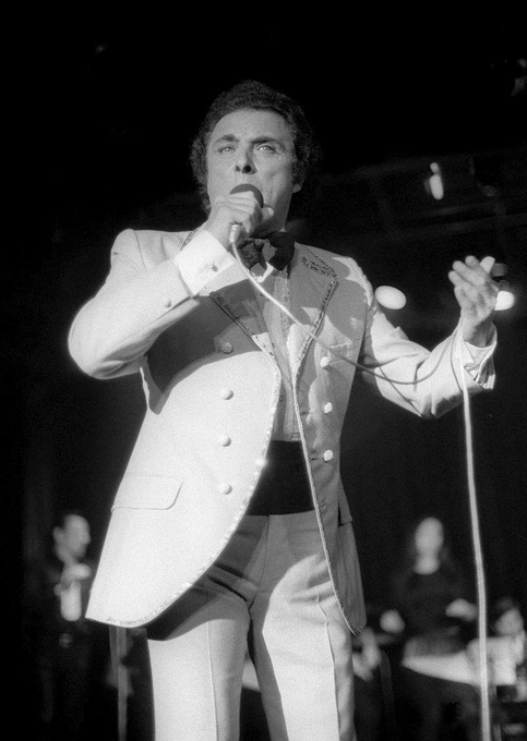 ProfesorJonk's tweet image. "No sé si soy mejor o peor que nadie. Ser artista se nace, no se hace. Nací artista. Artista soy".
Enrique Castellón Vargas 'El Príncipe Gitano'.
Y en profesorjonk.com se le respeta y quiere.
#Efemeride #ElPrincipeGitano #musica #bailaor #cantante
youtube.com/watch?v=A2sOkM…