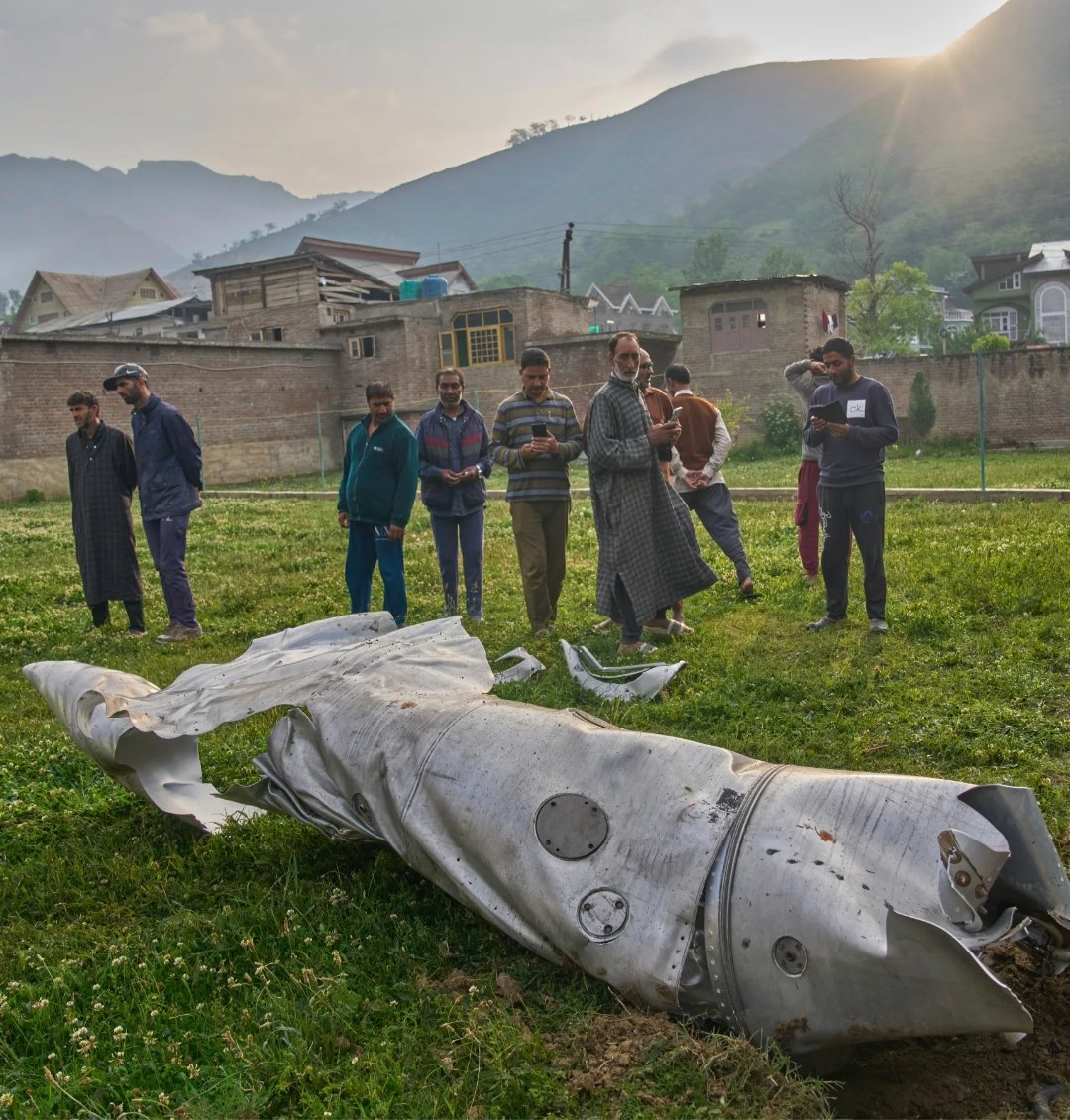 Dose0fLogic8's tweet image. 🇵🇰  🦅✨🚀🚀🔥response made yr entire air fleat down.Rafales were turn into ashes ,Pathankot Udhampur airbases turn into ventilator. S-400 operator  amputated (got artificial limb). Absolute dominance  for all three days of #Epic Fury in Indian skies,land both 
🦅🚀🚀🚀 🔥🔥🎯✅