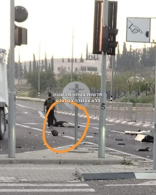 WarMonitors's tweet image. ⚡️#BREAKING Ben Gvir’s convoy murders Palestinian Mohammad Majdi Al-Jaabari (16 years old) by running him over