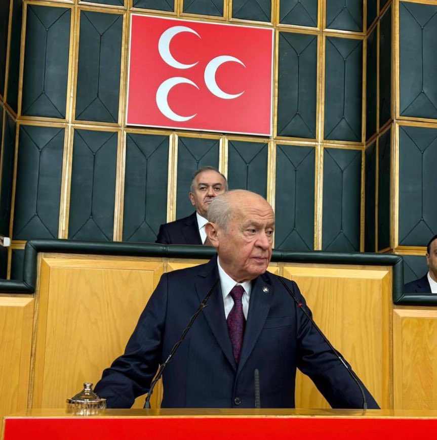 Eyupyildizlar's tweet photo. Biz, Milliyetçi Hareket Partisiyiz.

Bizim siyasetimiz, günü kurtaranların değil, tarih yazanların siyasetidir.

Bizim siyasetimiz, taşkın heyecanların değil, üç bin yıllık ülkülerin merkezidir.

Bizim siyasetimiz, çıkarların değil, çilenin içinden çıkıp gelmiş neferlerin kalesidir.

Bizim siyasetimiz, şahsi ikbal hesaplarının değil, milletin istikbalinin sesidir.

Bizim siyasetimiz, koltuk kapma yarışısının değil, görevleri bir bayrak yarışı bilmenin temsilidir.

Liderimiz Devlet BAHÇELİ