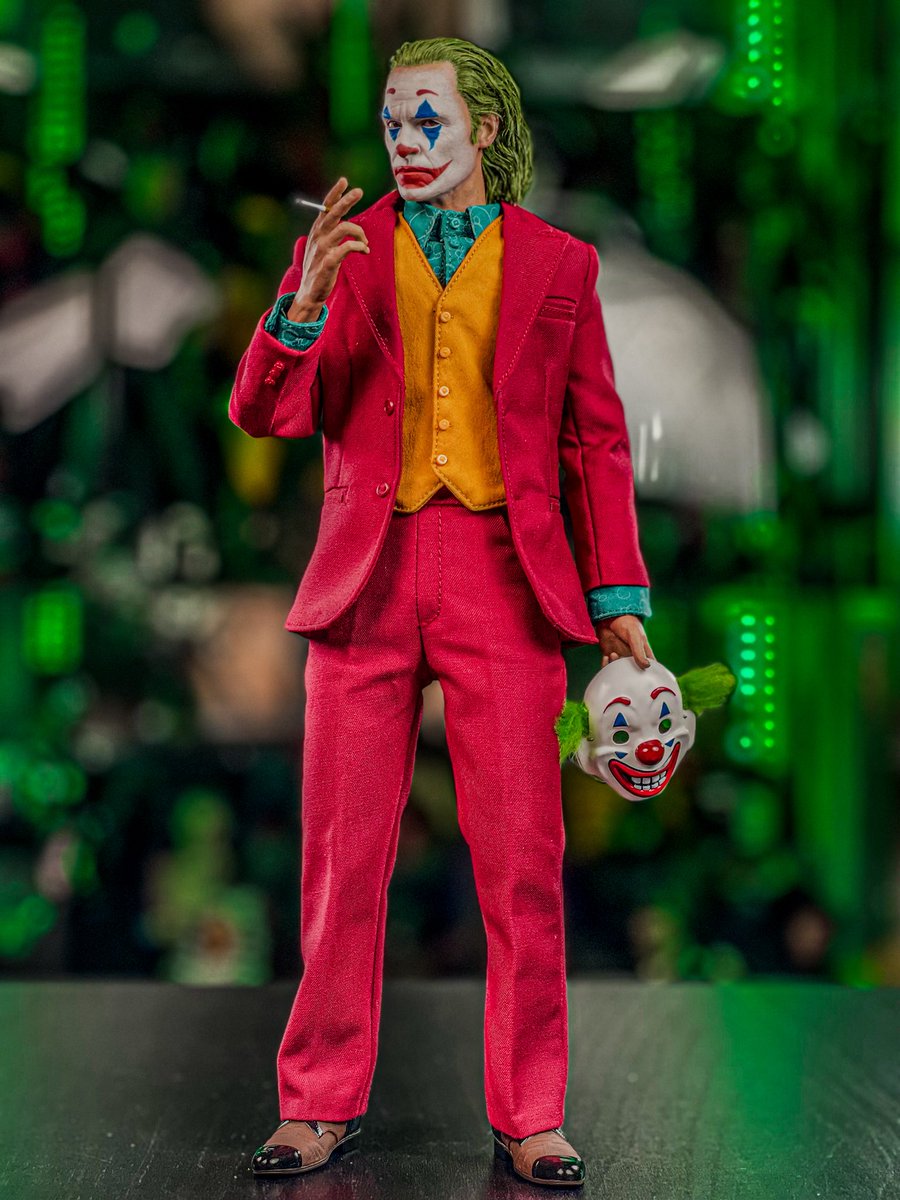 この辺、というか撮影に追われてここ半年くらいで買ったフィギュア飾れてないな。
写真は全部ホットトイズだけど、そこから1/12やアニメの1/6など守備範囲範囲は広がる一方。
撮影も編集も大変だし疲れるけど、フィギュアが大好きだからこれからも集め続けるし終わりは来ない。いや、資金次第。笑