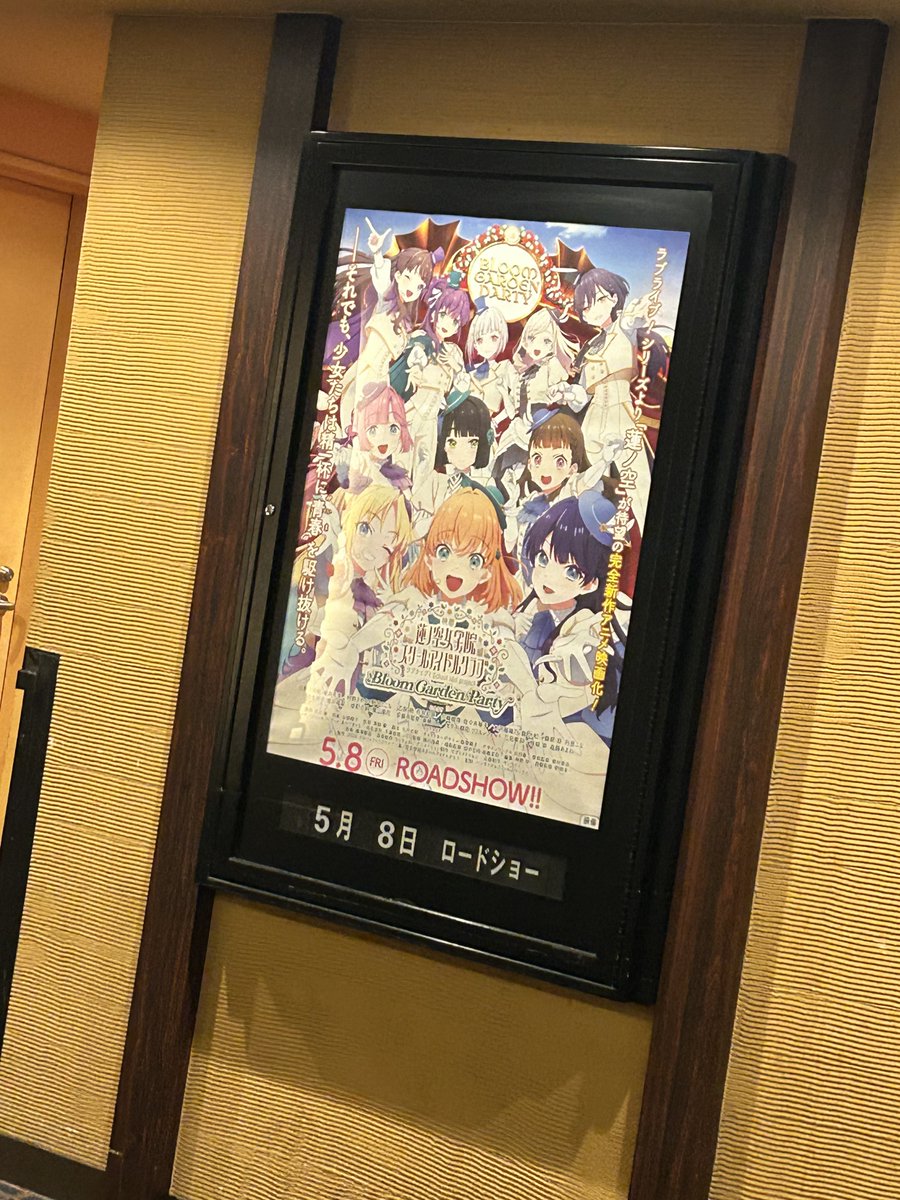 Take_fly_'s tweet photo. コナンの映画見終わった瞬間に��れあって顔が回転した https://t.co/EMuDVNSDWx