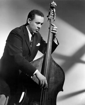 ProfesorJonk's tweet image. "Hacer complicado lo simple es un lugar común; hacer que lo complicado sea simple, asombrosamente simple, eso es creatividad".
Charles Mingus.
La música mutó en los dedos de este genio del jazz.
#Efemeride #CharlesMingus #jazz #musica
youtube.com/watch?v=__OSyz…