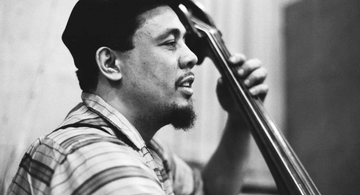 ProfesorJonk's tweet image. "Hacer complicado lo simple es un lugar común; hacer que lo complicado sea simple, asombrosamente simple, eso es creatividad".
Charles Mingus.
La música mutó en los dedos de este genio del jazz.
#Efemeride #CharlesMingus #jazz #musica
youtube.com/watch?v=__OSyz…