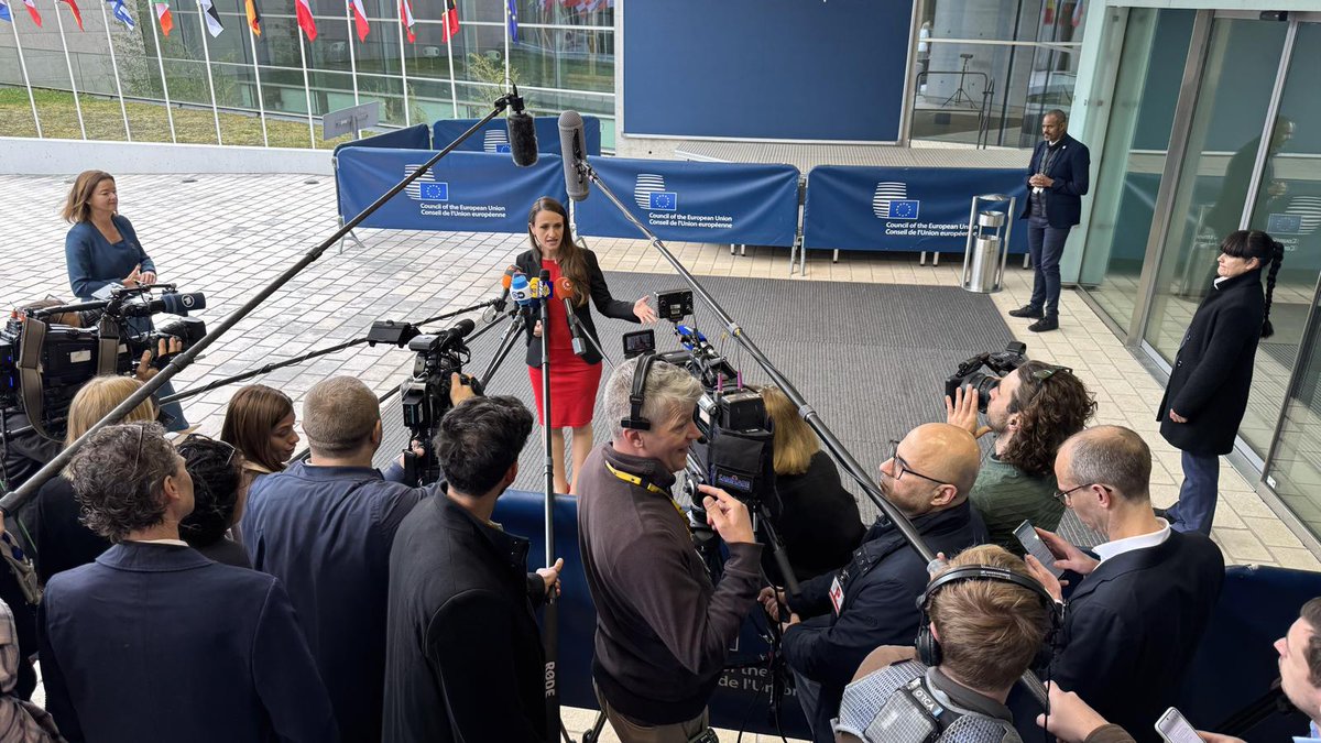 oana_toiu's tweet image. Active day at #FAC Luxembourg, focusing on peace talks, conflict de-escalation, and economic &amp;amp; energy security! 🇷🇴🇪🇺

🤝 Strategic talks with @HMcEntee. Coordinating for the upcoming Irish Presidency: Romania’s priority for #MFF is maintaining strong funding for #CAP &amp;amp; Cohesion.