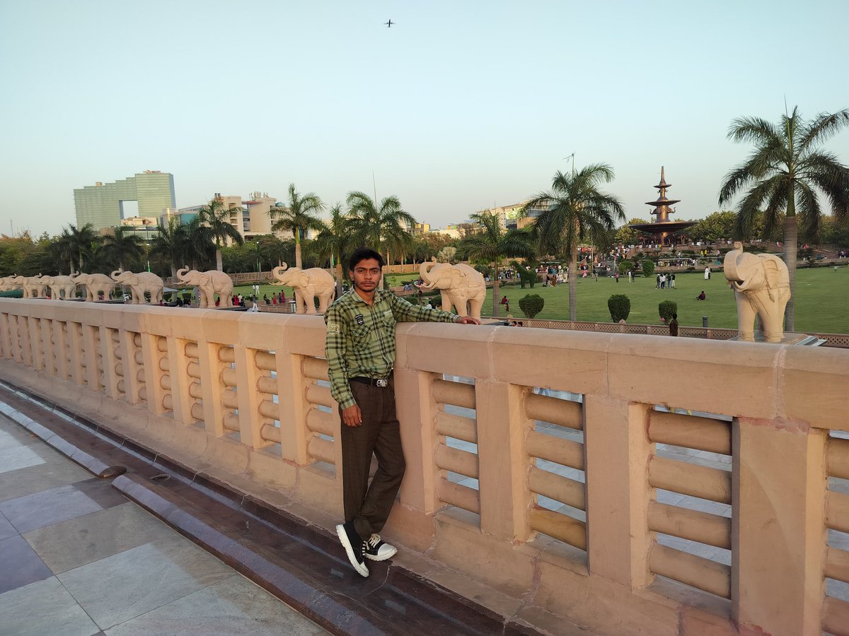 _sushantonly's tweet photo. Noida Haathi Park #noidahaathipark https://t.co/2wJlazJQOG