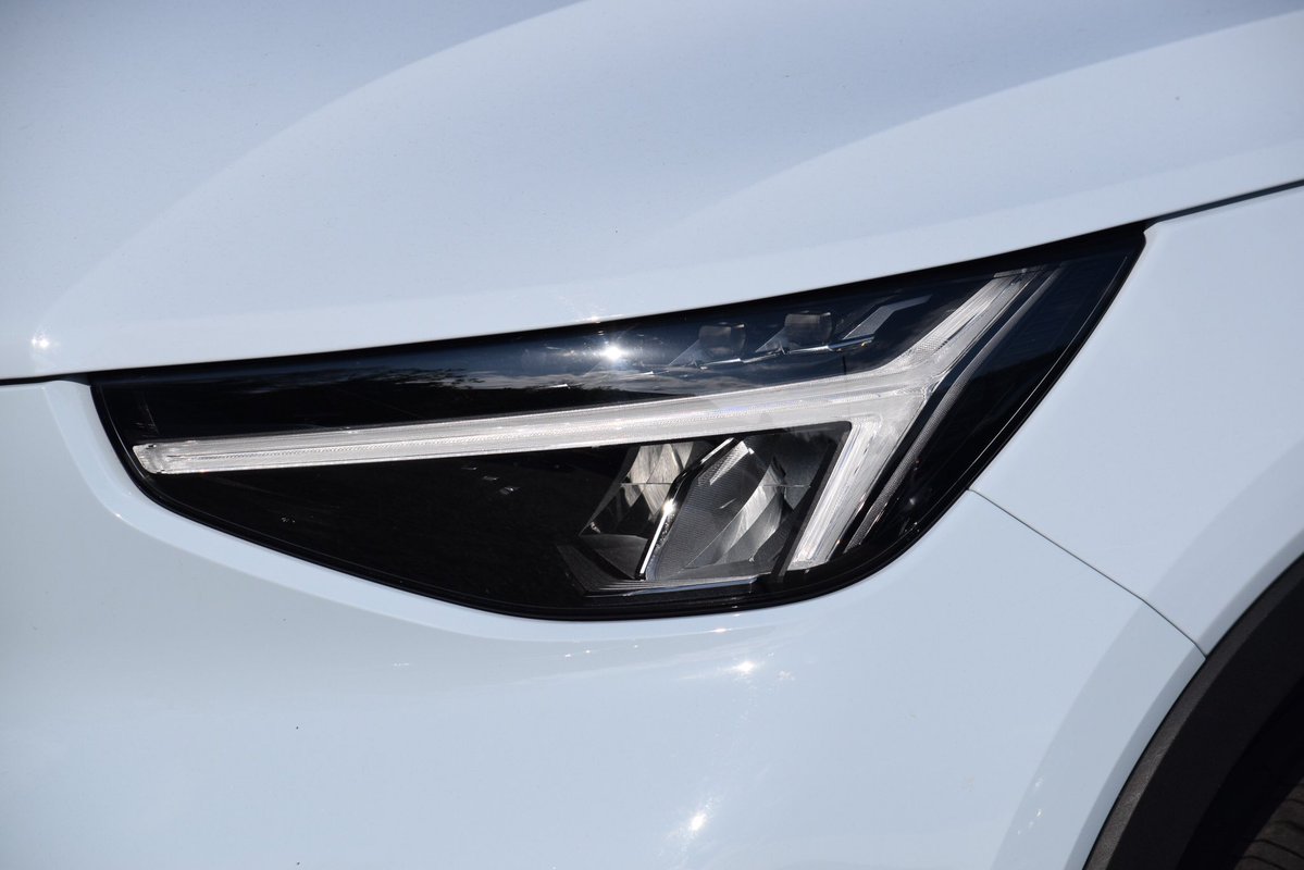 TubbyBats's tweet image. #car #headlights