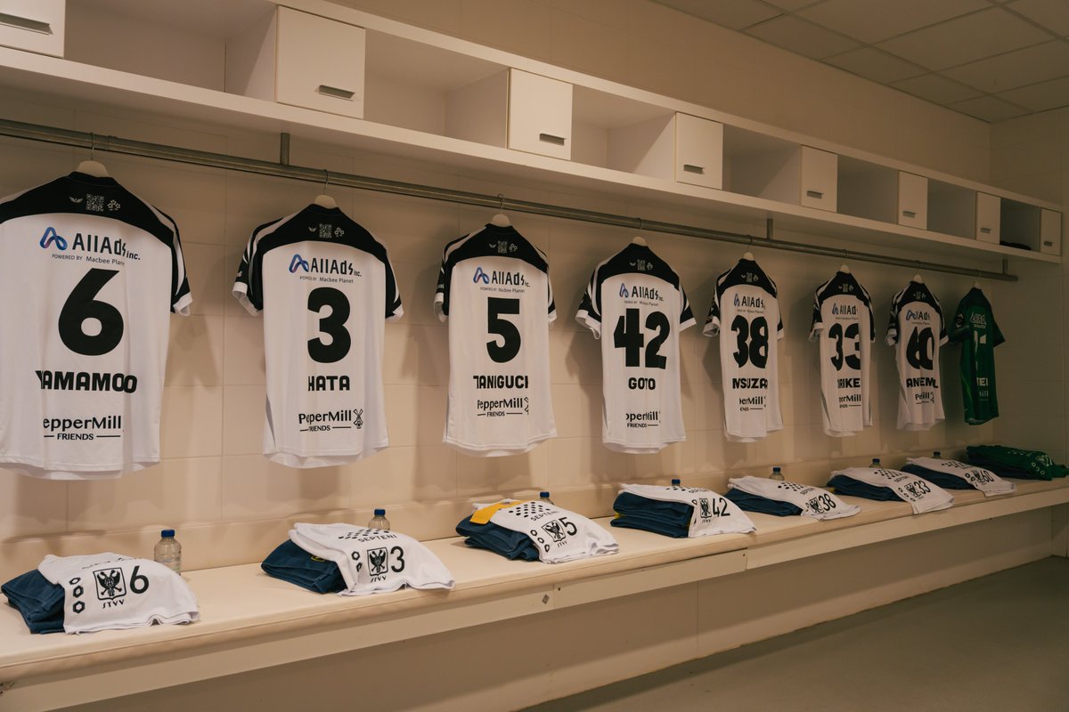 🆚ヘント
ロッカールームに飾られたユニフォーム👕