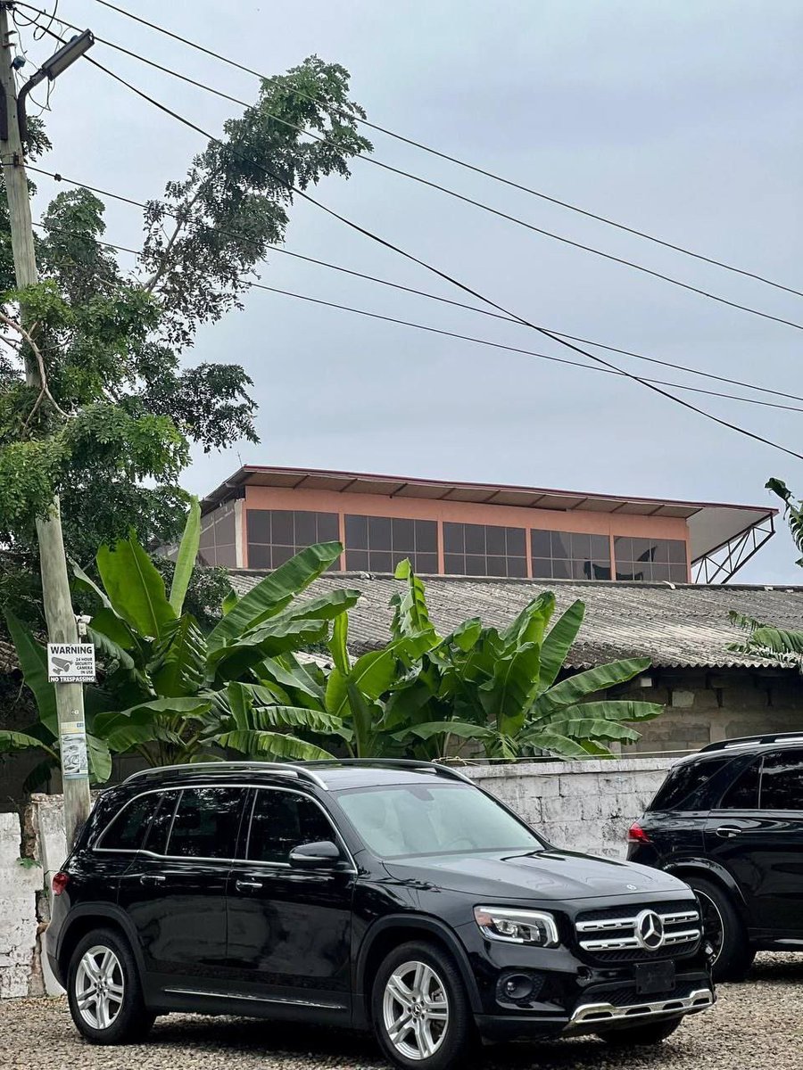 Splurg_El's tweet photo. 2020 Mercedes Benz GLB250 4matic..GHS 500K . NEGOTIABLE https://t.co/gr50g49Q6w