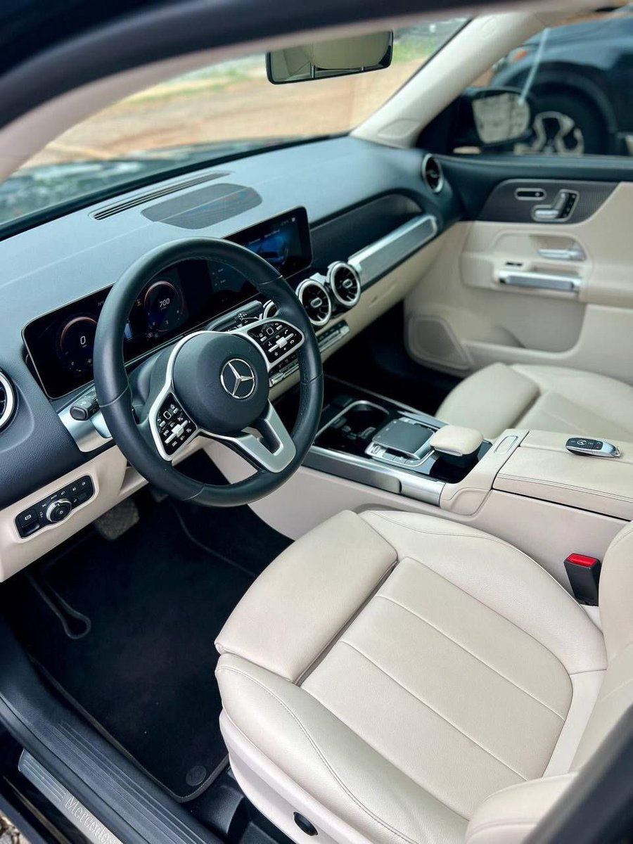 Splurg_El's tweet photo. 2020 Mercedes Benz GLB250 4matic..GHS 500K . NEGOTIABLE https://t.co/gr50g49Q6w