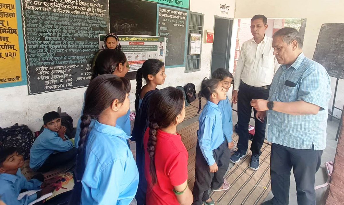 स्वास्थ्य विभाग द्वारा मंगलवार को राष्ट्रीय कृमि मुक्त दिवस के अवसर पर स्थानीय नागरिक अस्पताल में कार्यक्रम का आयोजन किया गया। सिविल सर्जन डा. पवन ने प्रोग्राम की शुरुआत नागरिक अस्पताल में आए हुए बच्चों को एल्बेंडाजोल की गोली खिलाकर की।