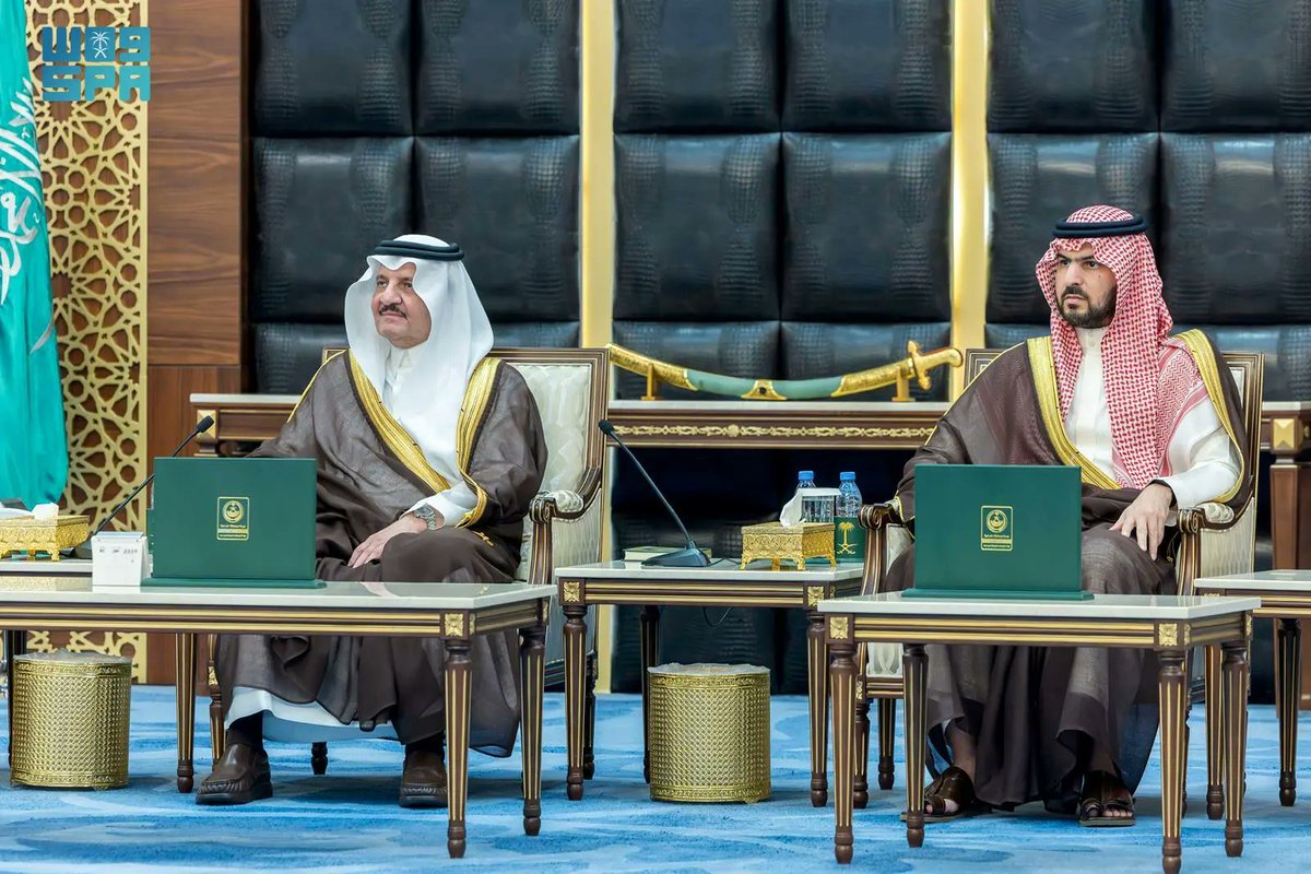 SPAregions's tweet photo. أمير الشرقية يستقبل المشرف العام على الإدارة العامة للخدمات الطبية بوزارة الداخلية ومنسوبي مستشفى قوى الأمن.
https://t.co/6o0VqxMQdI
#واس https://t.co/FgNvAV7plO