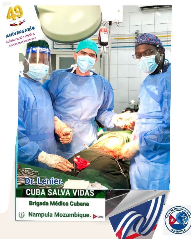 Nuestros profesionales de la salud son ejemplo para el mundo de solidaridad, internacionalismo, desinterés, profesionalidad, humanismo y humildad.
Desde el Hospital Central de Nampula el Dr. Lenier Especialista en Cirugia General lo demuestra con cada paciente atendido.