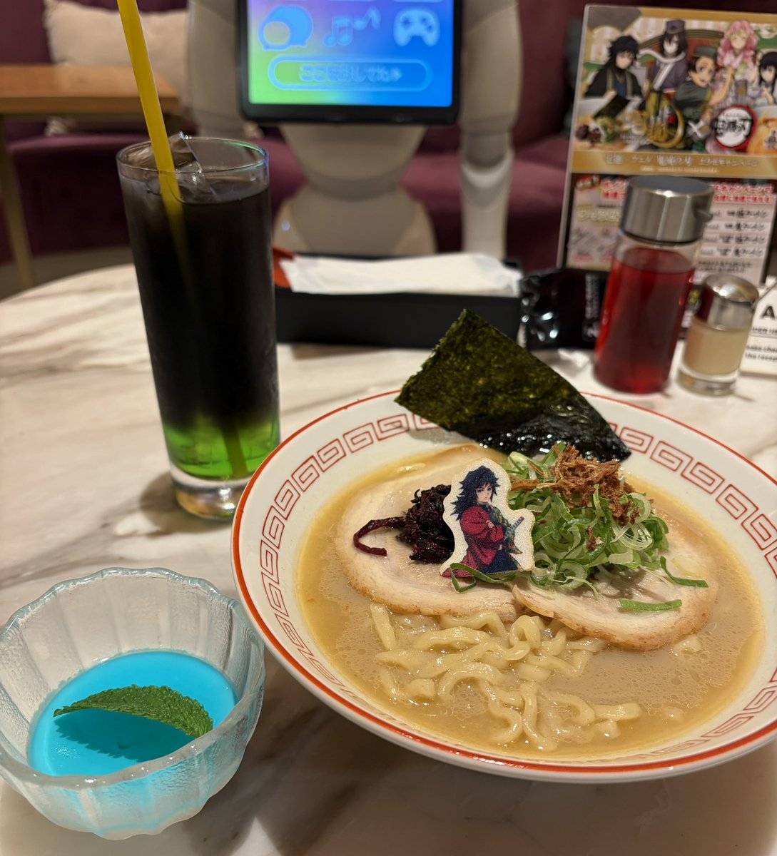 hinahinahimako's tweet photo. 🍜pepper parlorに行って来ましたー😆
モクテル🍹と杏仁🍮追加して昼飯満喫😋
ぎゆアクスタは買えたけど畳🎢が寸前で売切😭注文前まであったのにー😭
ランチョン凪と集合、クリア💳は🍡
特典💳は🎴、🎢は🍡、ポスカは集合😆
蜜璃率!🤣そして伊黒さんが全くいない😳
#鬼滅の刃 #宅麺
#pepperparlor https://t.co/l1EhSve7de