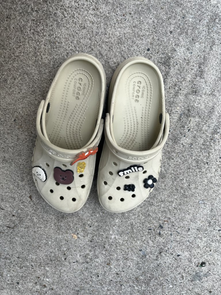 uxwonni's tweet photo. ส่งต่อ crocs รุ่น baya เสริมส้น แท้
w 7 (37-38) สีครีม
คลีนให้ก่อนส่งค่ะ

Price. : 700 ส่งฟรีค่ะ🥺

#crocs #ส่งต่อcrocs #ส่งต่อรองเท้ามือสอง #ส่งต่อรองเท้า #รองเท้าcrocs #ส่งต่อเสื้อผ้า #ส่งต่อเสื้อผ้ามือ2 https://t.co/8RVrWWunMD