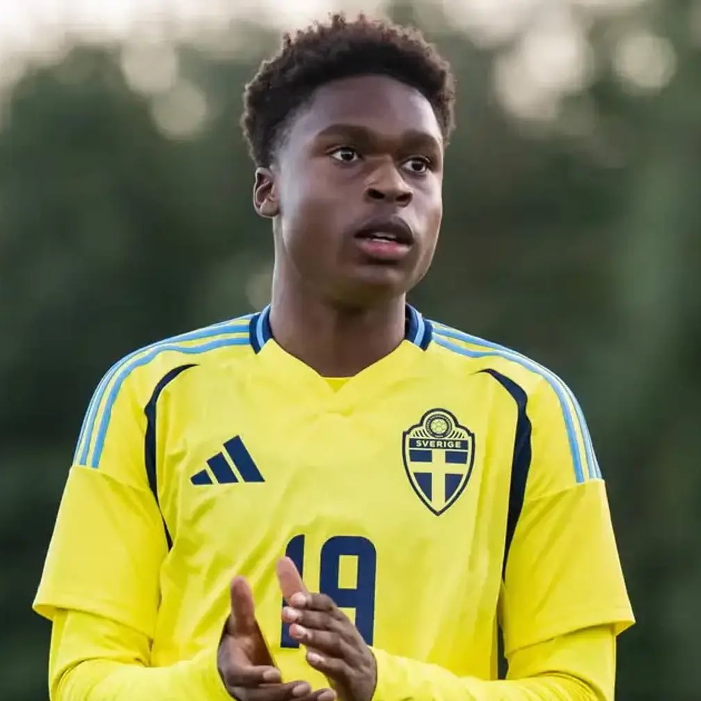 TalkingWolves's tweet image. #Wolves are among clubs showing an interest in Mjällby talent Zebedee Kennedy (16). 🇸🇪 

Juventus, Bologna, Benfica and Chelsea also hold an interest in the striker but it’s said that Wolves’ interest is amongst the most serious.

📰 @ftransfers | #WWFC