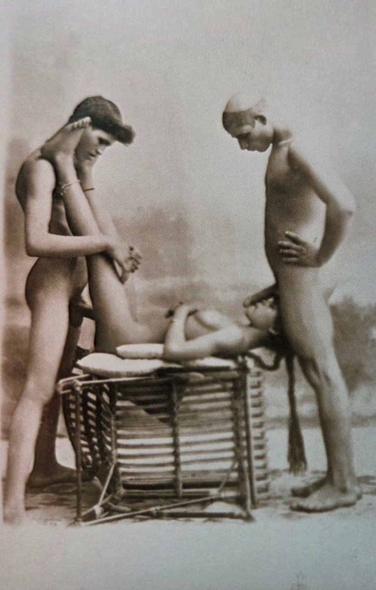 LazaarSan's tweet photo. Les photographes se précipitaient pour se rendre en Algérie, car ils y ont capturé, pour la première fois dans l’histoire, des images à caractère pornographique.
1870–1960. https://t.co/kjf0qDHeGi