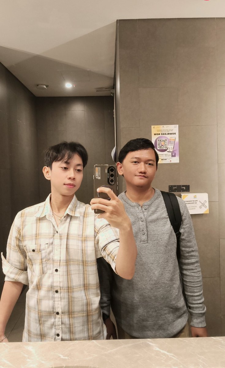 Botol Yakult tweet media