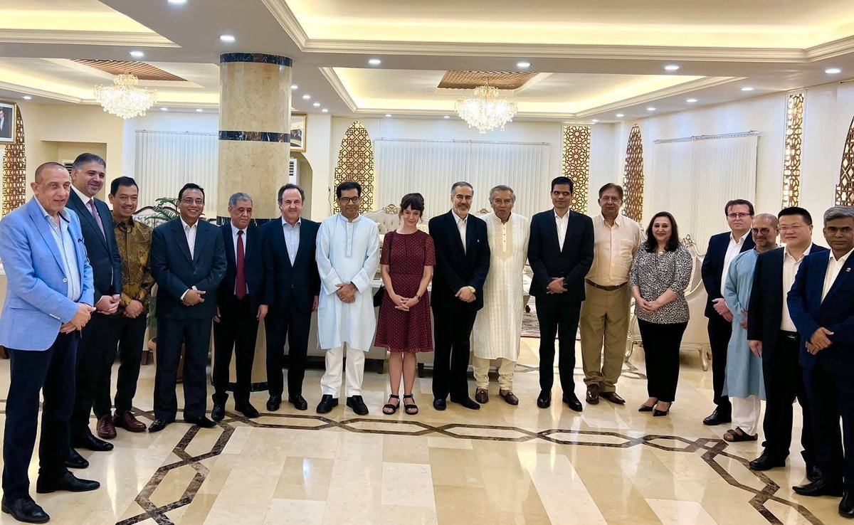 probirbidhan's tweet image. গিরগিটি জিল্লুর রহমানঃ ১/১১ সরকারের পর ২০২৪-এ আবার। এখন পুরস্কার পাচ্ছে৷ #deepstate #BangladeshCrisis