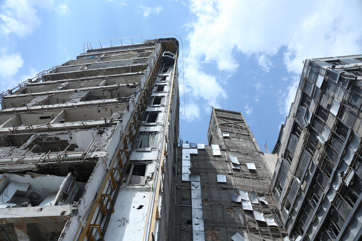 XHNews's tweet image. Latest on #MiddleEast tensions:
- Pakistan, Egypt FMs discuss regional situation, stress dialogue
- Iran calls for release of crew of commercial vessel attacked by #US
- Iran will not negotiate under threat or force: Iranian ambassador
- China opposes malicious association after