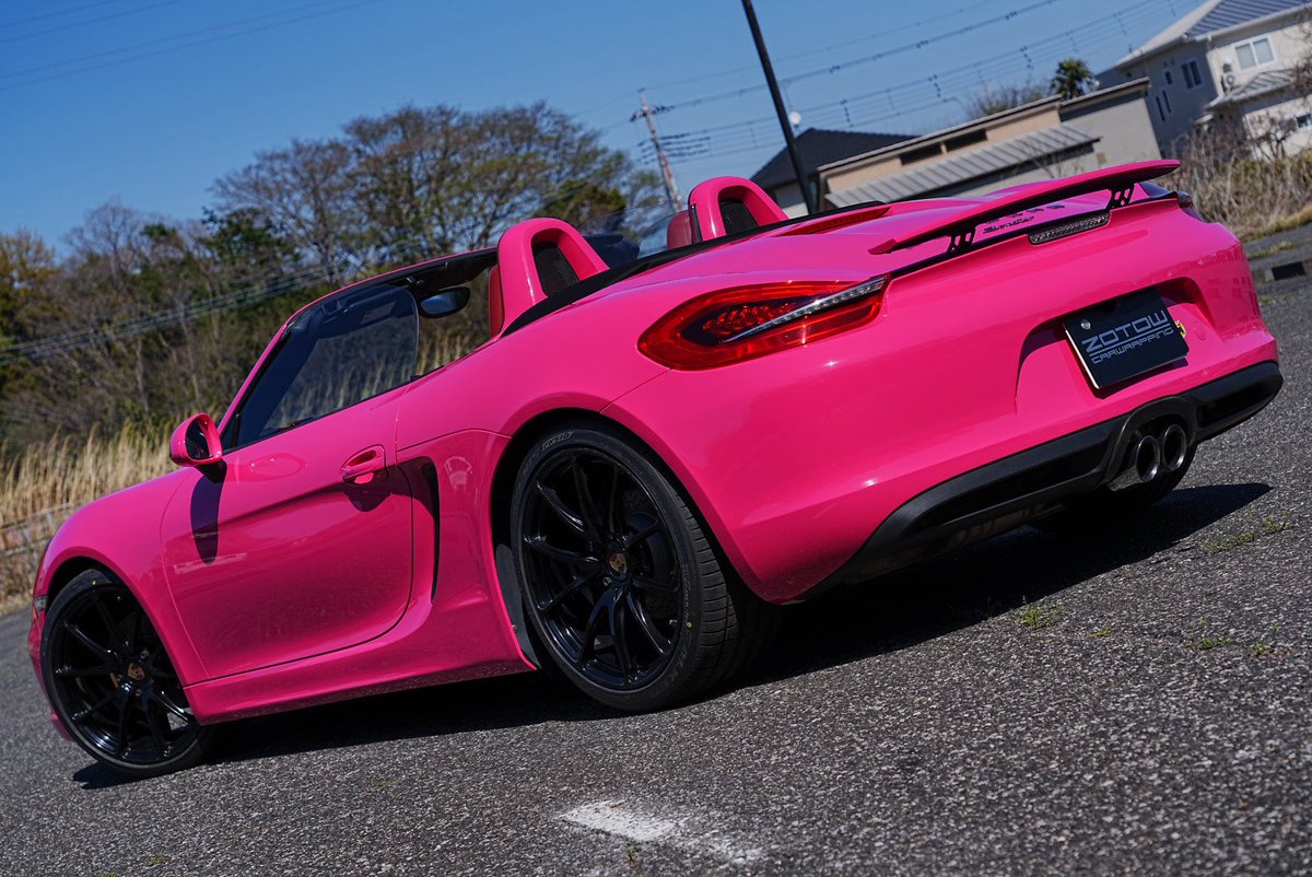 ボクスター完成です！👌

めちゃピンクですw
今回カラーPPFで施工させて頂きました！👌
オーナーさんは女性オーナーで兼ねてよりピンクのポルシェに乗りたいという事でご相談を頂きました！🫡

映える色になってかなりご満足して頂きました！
また遠方で名古屋からお越しくださいました！